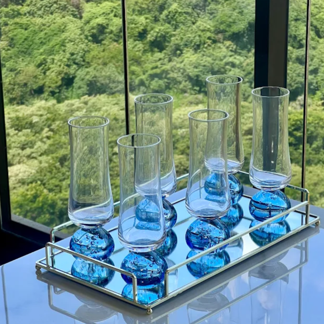 6 Taças Esfera azul na bancada