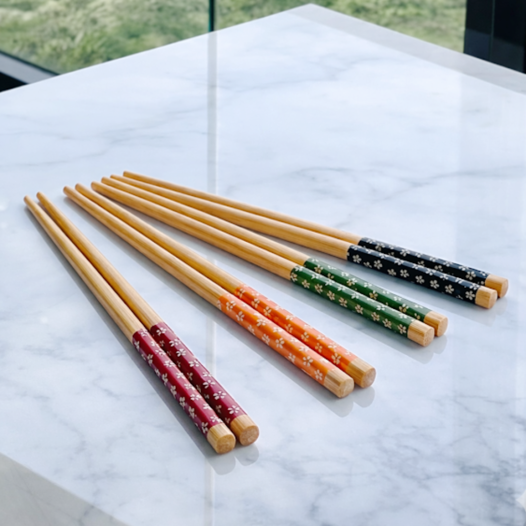 Jogo de Hashi 10 Peças Colorido na bancada