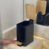 Lixeira com Pedal e Tampa em Bambu Practice Preta 5 Litros