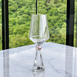 Taça Base Cristal para Vinho Rosa 595ml na bancada
