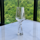 Taça Base Cristal para Vinho Transparente 595ml na bancada