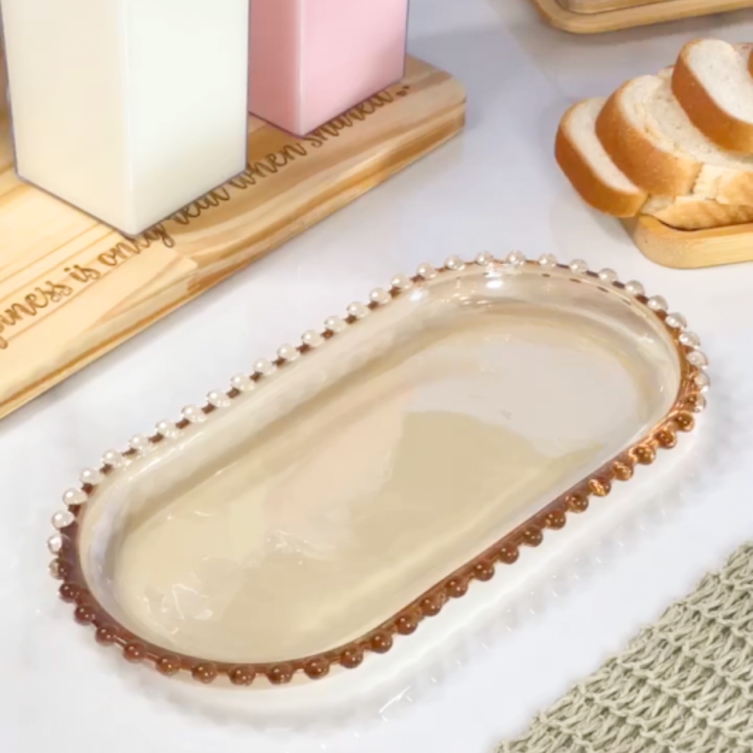 Travessa Oval Âmbar na mesa