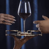 bandeja dourada para bebidas e drinks