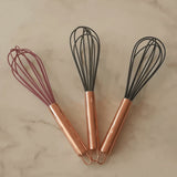 Batedor de Ovos de Nylon Rose Gold Com Cabo De Aço Inox - 26,5cm - Ela Decora