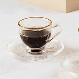 xicara com café borda de ouro