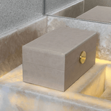 Caixa para decoração na pia do banheiro