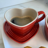 Caneca com Pires em Formato de Coração Vermelha 220ml Le Creuset - Ela Decora