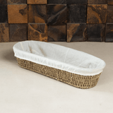 cesto oval de bambu com pano branco