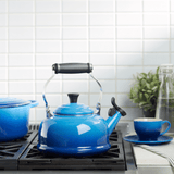 Chaleira Clássica Tradicional com Apito Azul Marseille 1,6L Le Creuset - Ela Decora