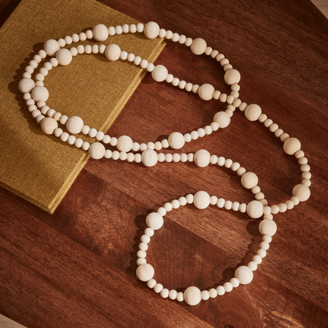 Colar Decorativo em Madeira Bege 90cm - Ela Decora