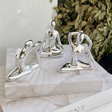 Escultura Mulher Yoga em Porcelana Cromado - Ela Decora