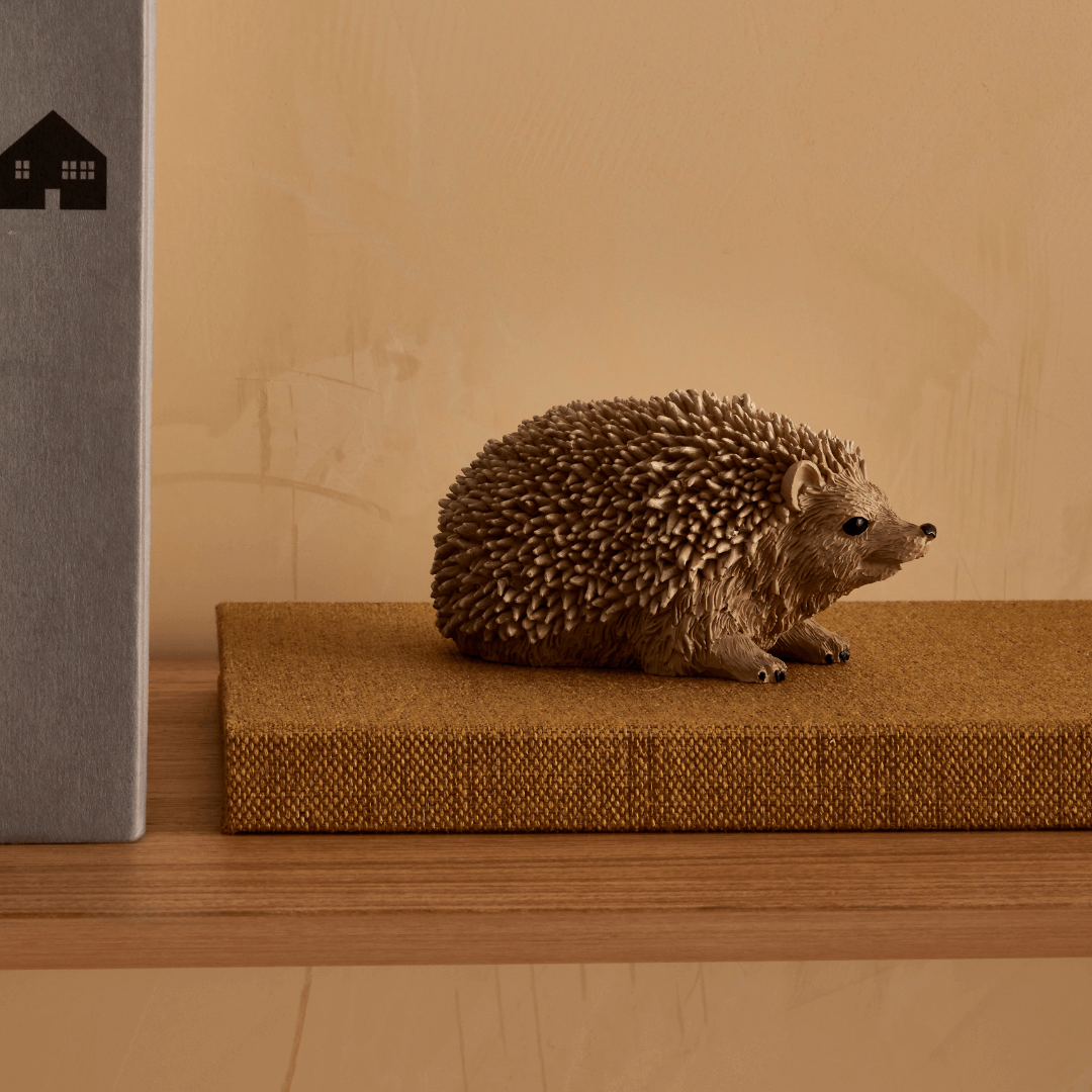 Escultura Ouriço em Poliresina Bege 6cm x 6cm - Ela Decora