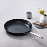 Frigideira Rasa Antiaderente TNS Le Creuset - Ela Decora
