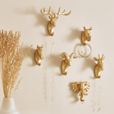 Gancho de Parede Girafa em Resina Fixação Parafuso Dourado 14cm - Ela Decora