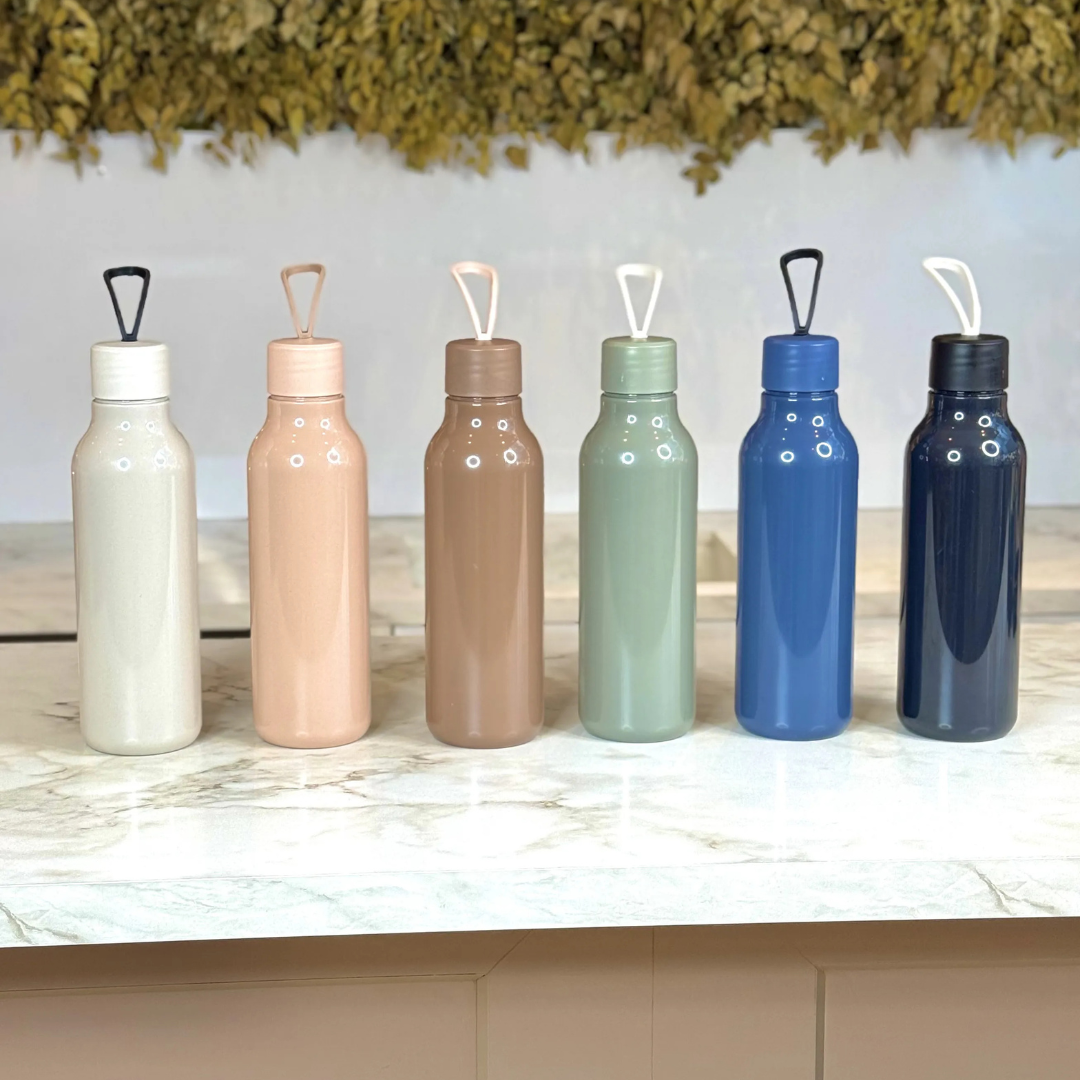 Garrafas para água sortidas 700ml em seis cores diferentes com alça