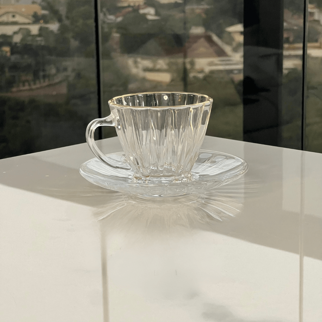 Jogo 2 Xícaras de Café com Pires Radial em Cristal Fio de Ouro 70ml - Ela Decora