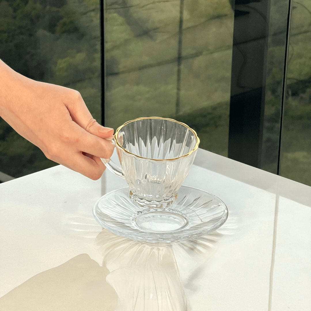 Jogo 2 Xícaras de Chá com Pires Radial em Cristal Fio de Ouro 180ml - Ela Decora