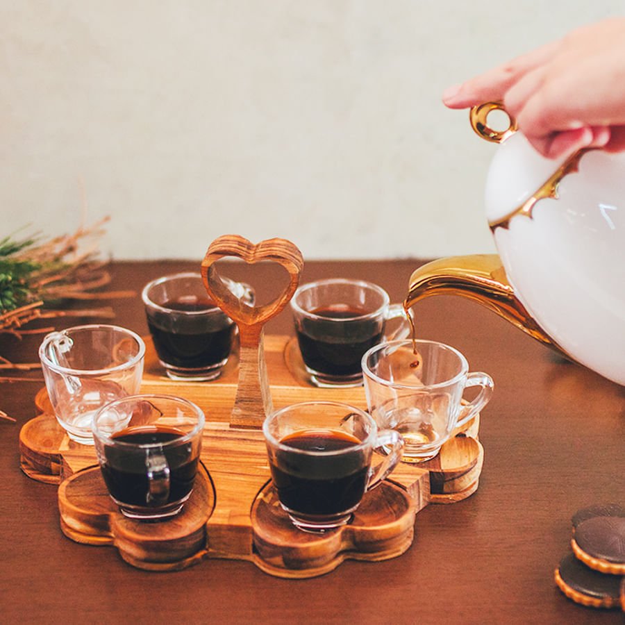 Jogo 6 Xícaras de Café 65ml com Pires Coração e Suporte de Madeira Teca - Ela Decora