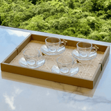 Bandeja marrom com xícaras de café