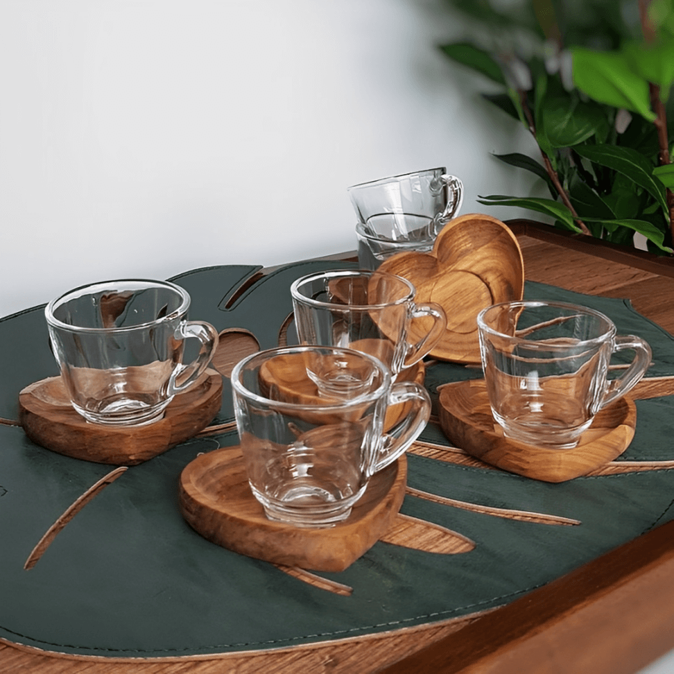 Jogo de Xícaras de Café com Pires de Coração Madeira Teca 75ml - 6 Peças - Ela Decora