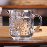 jarrinha de vidro orboleta com borda dourada