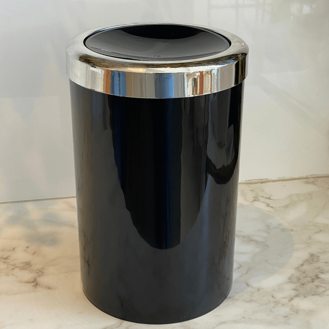 Lixeira Basculante 8 Litros Preta com Cromado - Ela Decora