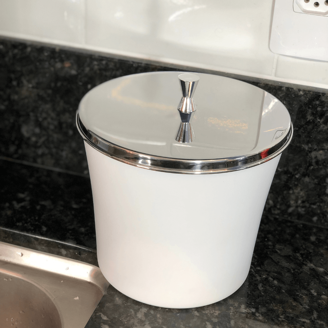 Lixeira com Aro Branca com Tampa Cromada - 3 Litros - Ela Decora