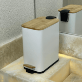 Lixeira com Pedal e Tampa de Bambu Practice Branca 5L - Ela Decora