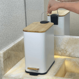 Lixeira com Pedal e Tampa de Bambu Practice Branca 5L - Ela Decora