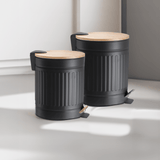Lixeira Fluted de Metal com Tampa e Pedal de Bambu Preta 3 Litros - Ela Decora