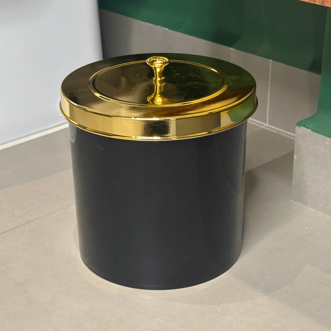 Lixeira Preta com Tampa Dourada 5 Litros - Ela Decora