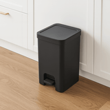 Lixeira de Pedal Trium Preto 12 Litros