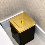 Lixeira Quadrada Preto com Tampa Dourada 6,5 Litros