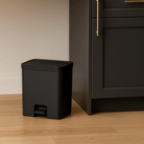 lixeira preta com pedal para cozinha