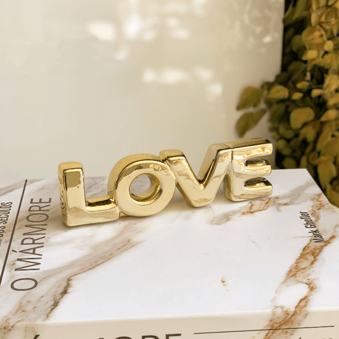 Love em Porcelana Dourado 21cm - Ela Decora