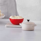 Mini Cocotte Meringue com Pegador Preto 10cm Le Creuset - Ela Decora