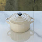 Mini Cocotte Meringue com Pegador Preto 10cm Le Creuset - Ela Decora