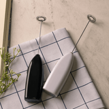 Mini Mixer Elétrico para Bebidas em Aço Inox e Plástico Preto - Ela Decora