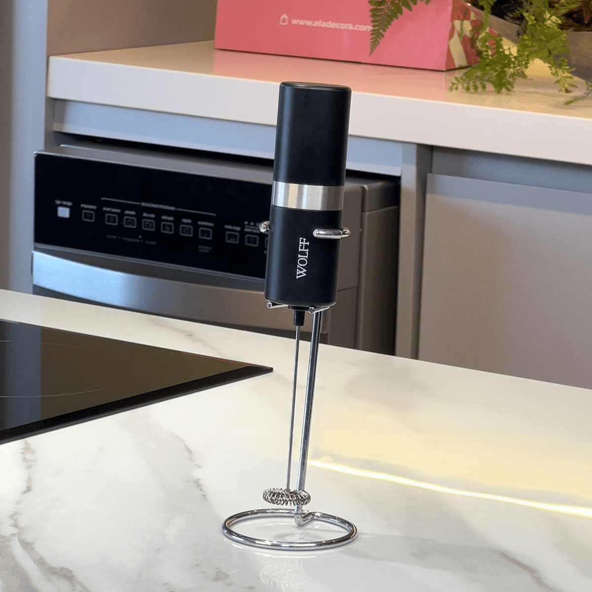 Mixer Elétrico para Bebidas em Aço Inox e Plástico com Suporte - Ela Decora