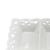 Petisqueira com 3 Divisórias em Porcelana Branca Detalhes Coração - 25,7 cm - Ela Decora