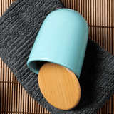 Porta Algodão em Cerâmica Azul com Tampa de Bambu Osaka - Ela Decora