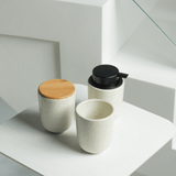 Porta Algodão em Cerâmica Branco Reativo com Tampa de Bambu Osaka - Ela Decora