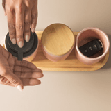 Porta Algodão em Cerâmica Rosa com Tampa de Bambu Osaka - Ela Decora