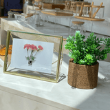 Porta Retrato Prisma 17,8 cm x 12,7 cm Dourado Fosco - Ela Decora