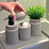 Porta Sabonete Liquido Canelado em Cimento Cinza 16,5cm - Ela Decora