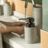 Porta Sabonete Liquido Dorica Verde Salvia com Tampa Preta 300ml - Ela Decora