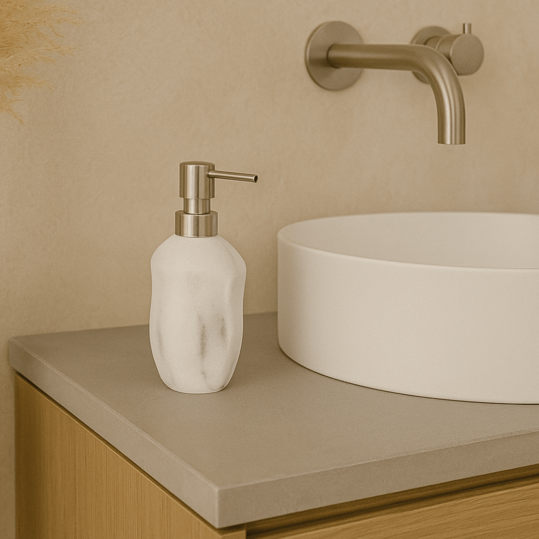 Porta Sabonete Líquido em Poliresina Mármore - Ela Decora