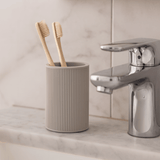 Copo Multiuso Porta Objetos em Polirresina Cinza 11,5cm