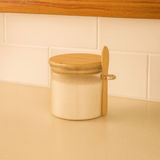 pote com colher e tampa e sal