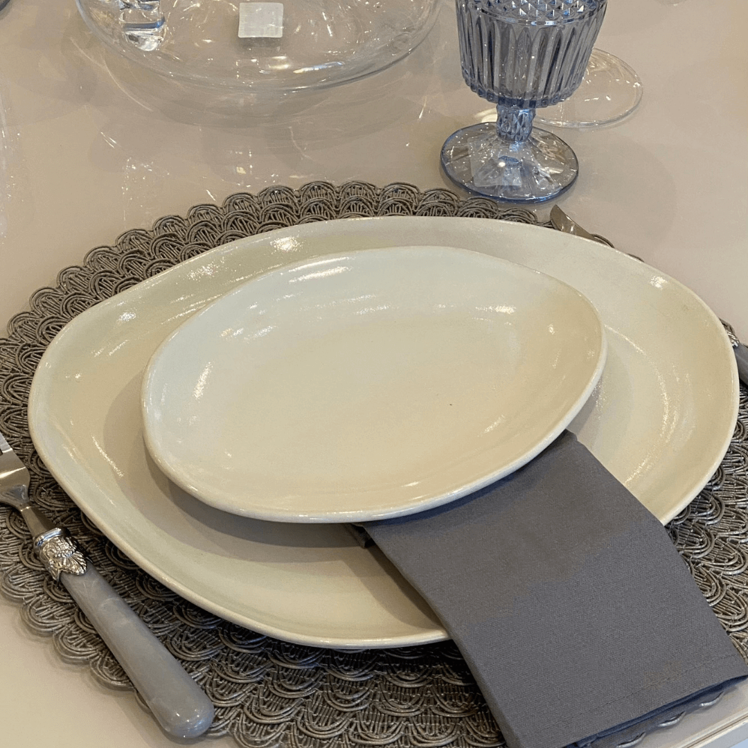 Prato de Sobremesa Oval Orgânico Stoneware Clay 22,5cm - Ela Decora